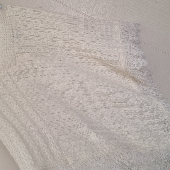 Elegant White Fringe Sweater Poncho - Picture 4 of 6